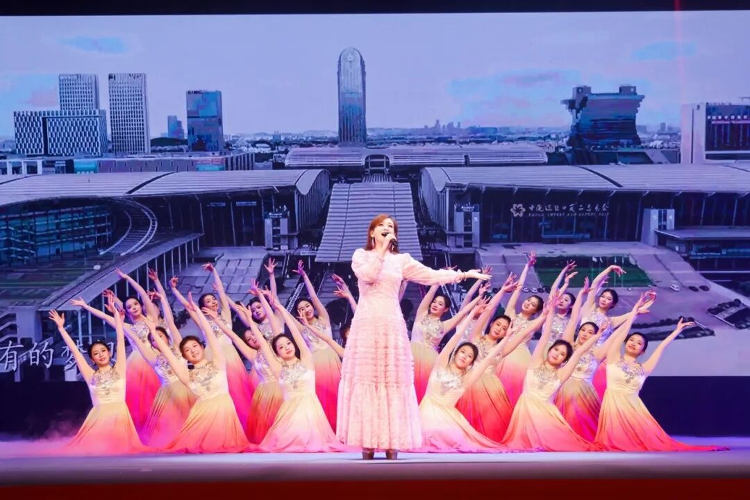 作为“粤享暖冬 乐游广东”消费季的广州文旅行动，12月16日下午，“广州过年花城看花”迎新春嘉年华——广州文旅促消费活动启动仪式在市文化馆举行。活动由广州市文化广电旅游局主办，市商务局，各区文化广电旅游（  ...