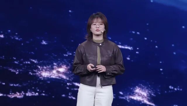 图片来源：小米“人车家全生态”合作伙伴大会12月17日，界面新闻获悉，在小米“人车家全生态”合作伙伴大会上，MiMo大模型负责人罗福莉首次公开亮相。这位被业界称为“AI才女”的95后技术专家，介绍了小米大模型的具 ...