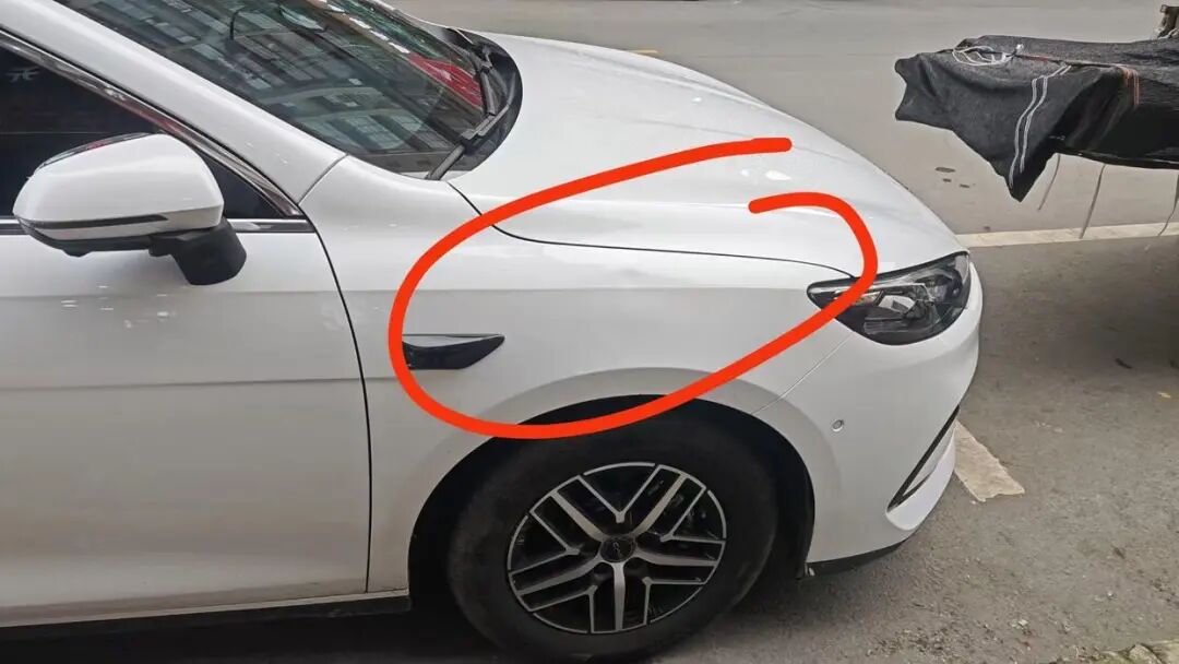 车辆被人擅自挪到收费车位，女子选择“硬刚”；涉事公司注册仅三天，便启动停车泊位升 ...