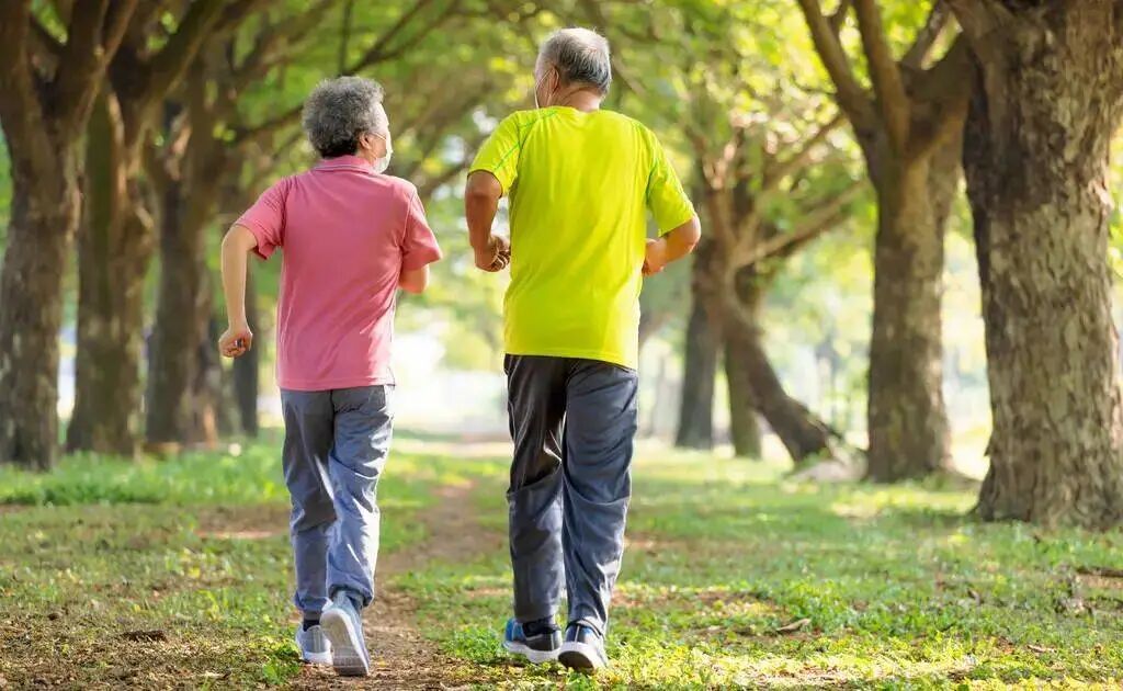 饭后半小时散步错了？医生建议：过了 75 岁，饭后要尽量做到这3点 ... ...