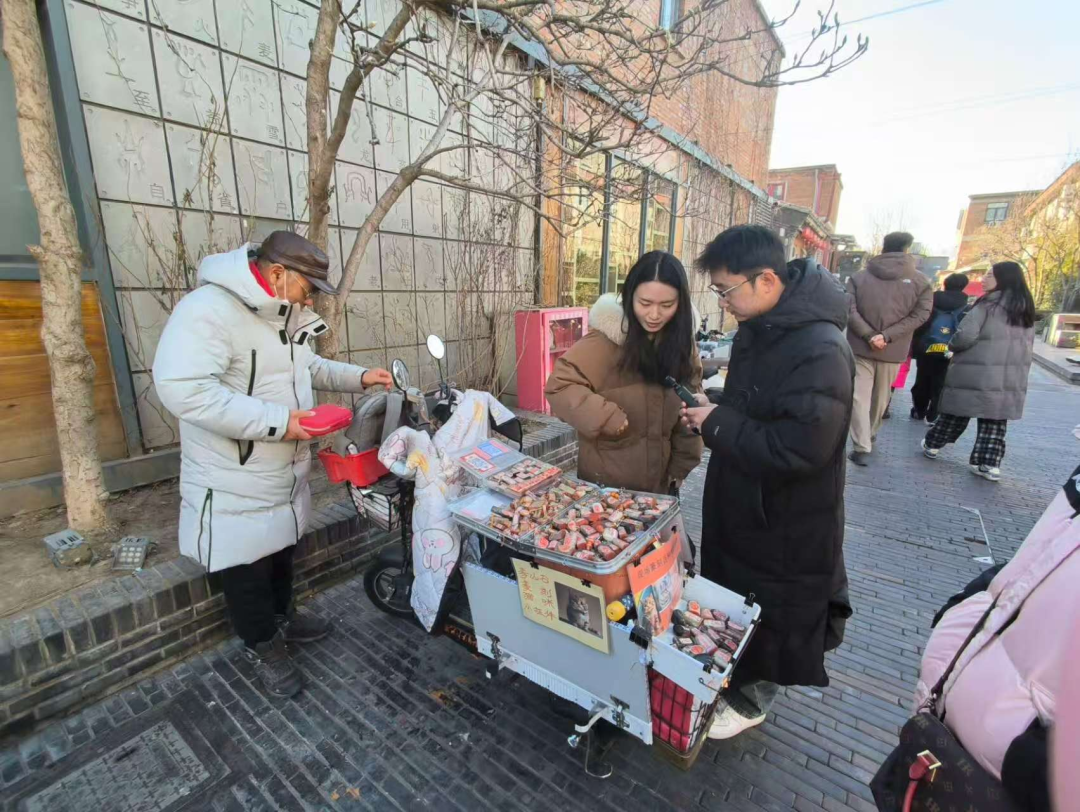 北京“刻小猫章的大爷”火了，但他有点茫然……