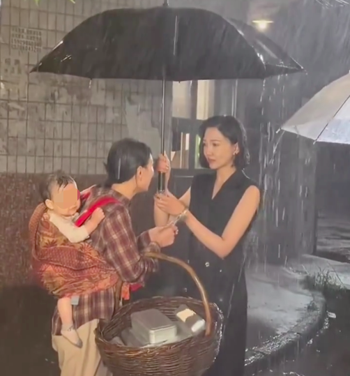 “孩子被雨淋了好久，哭得撕心裂肺”！女演员吐槽剧组为节省时间拒绝更换“假孩子”， ...