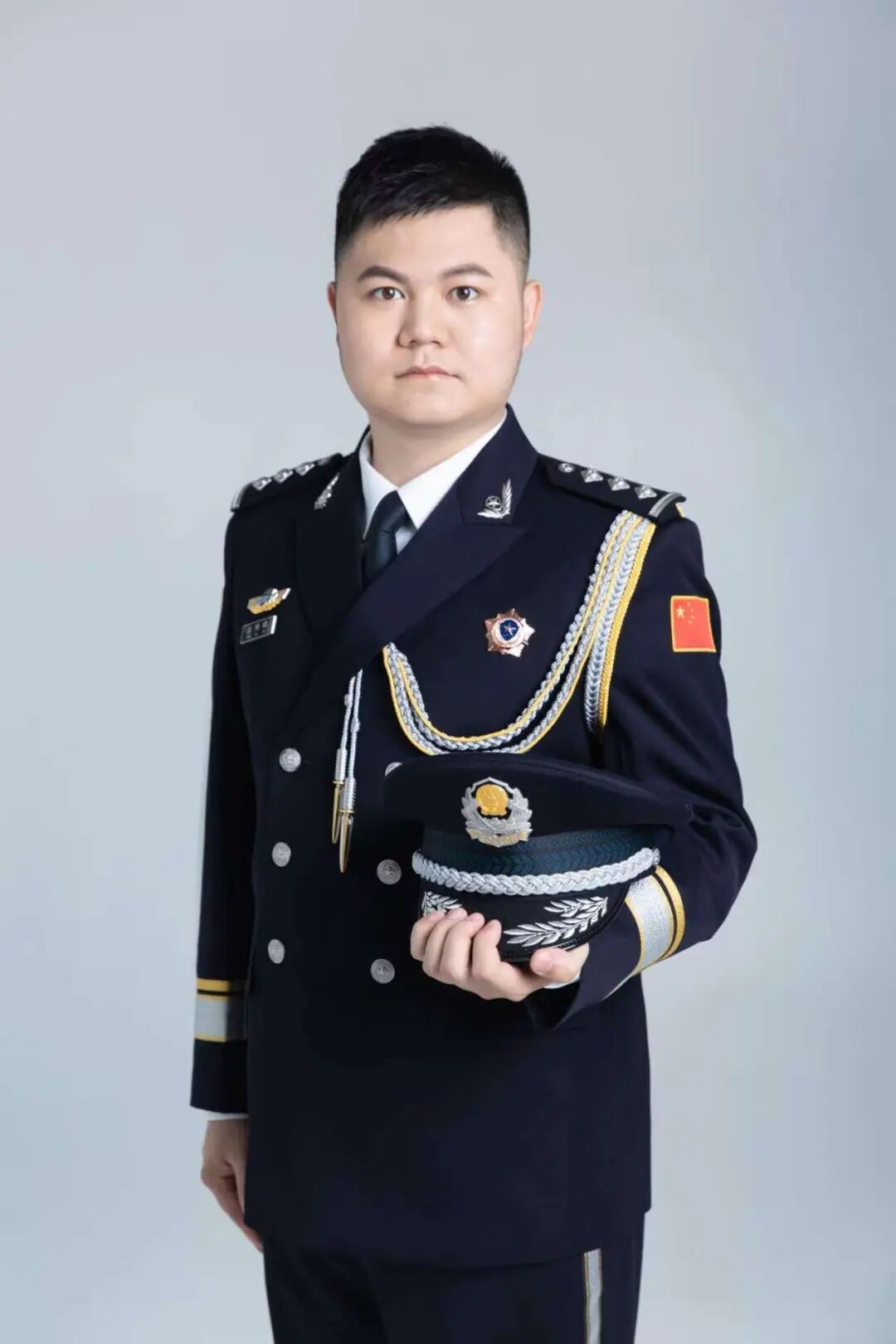 民警袁博琪遭袭击，不幸牺牲