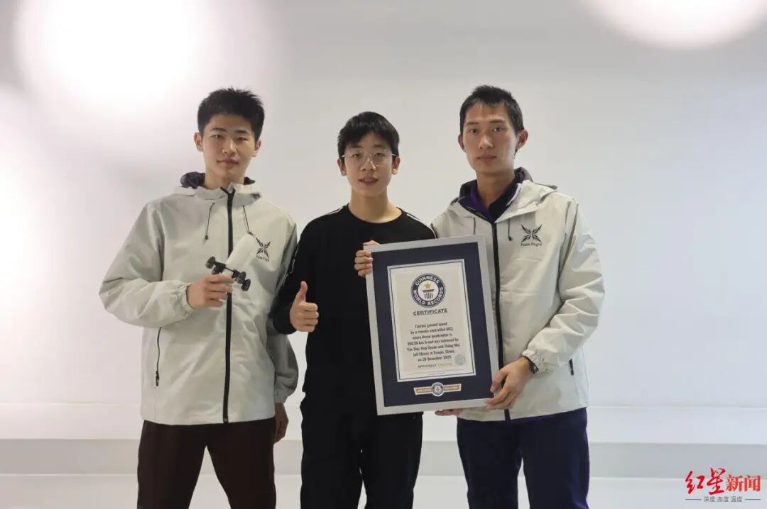 时速358公里，中国三位16岁少年刷新微型无人机极速纪录，比高铁还快 ... ...
