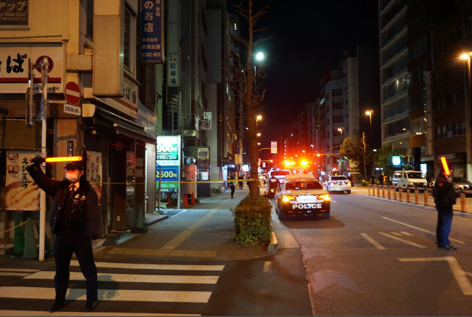 东京3小时连发2起巨额现金劫案，4.2亿日元被抢，另有1.9亿日元抢夺未遂，受害者中有2  ...