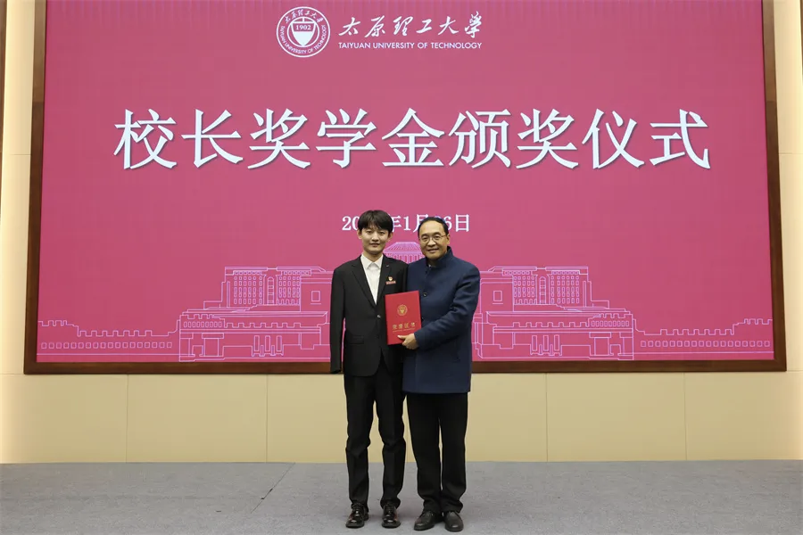 做最刻苦的学生，挑战最难的课题！无臂博士生，用双脚 ...