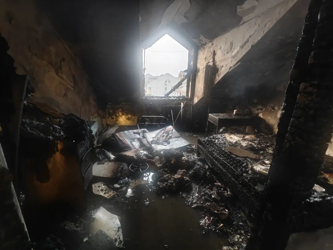 北京一女子买二手电饭煲提前一晚预约加热，第二天早上回家时楼房早已着火，邻居夫妻被 ...