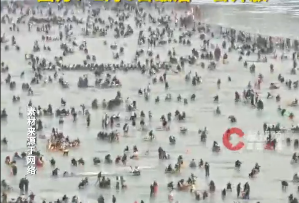 颐和园昆明湖冰场游玩倒计时，游客热情高涨如“下饺子”，园方：2月3日最后一日开放 . ...