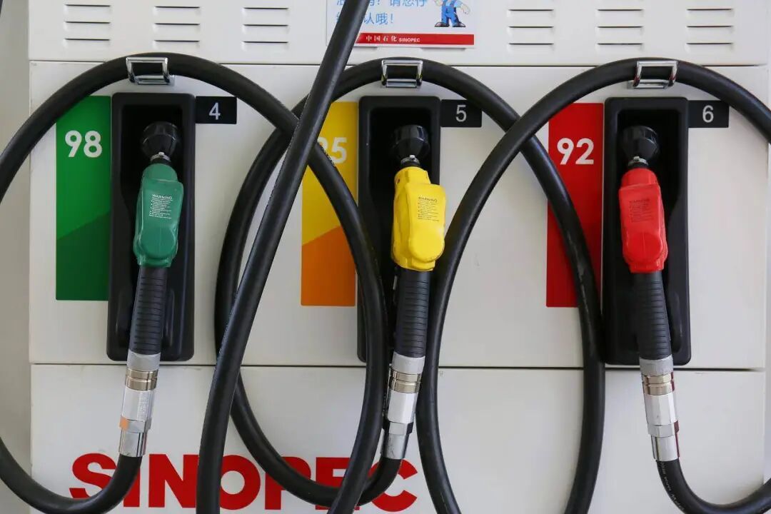 油价明晚要大涨！92号或逼近7元大关，赶紧去加油