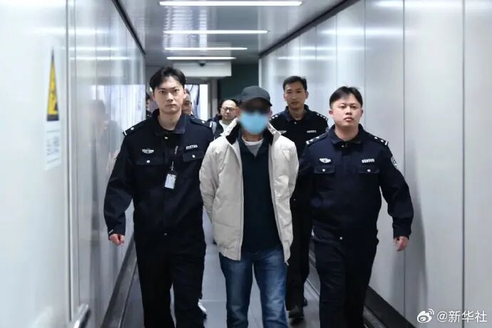 经济犯罪嫌疑人陈某某从南非被引渡回国：非法从事人民币与南非兰特的兑换业务，涉案金 ...