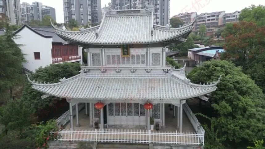 2.5吨白银建造的湖南“永兴银楼”被拍卖，其中1.75吨纯银折算1204.7万元，委托方：不 ...