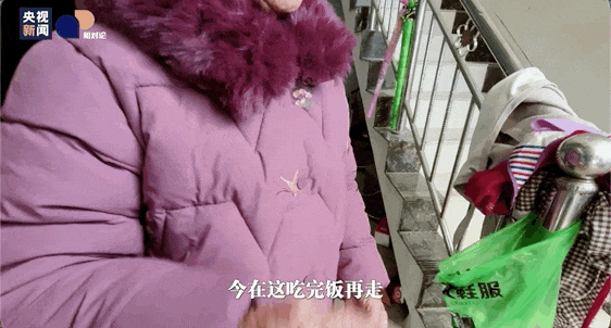 跟着全镇唯一的“跑腿”，走进村里老人的家