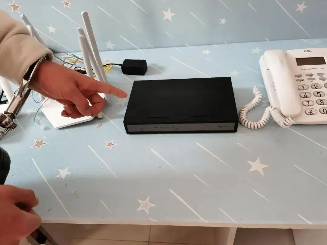 别开门！上海人注意：如果有“宽带师傅”不请自来，敲门说免费提速，马上报警！ ... ...