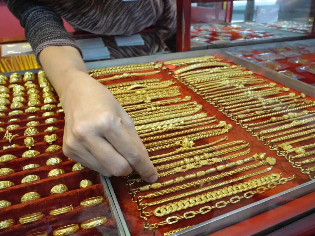 浙江11岁女生6次偷卖家中黄金首饰，拿回16000多元！家长怒了：我女儿一看就未成年，金 ...
