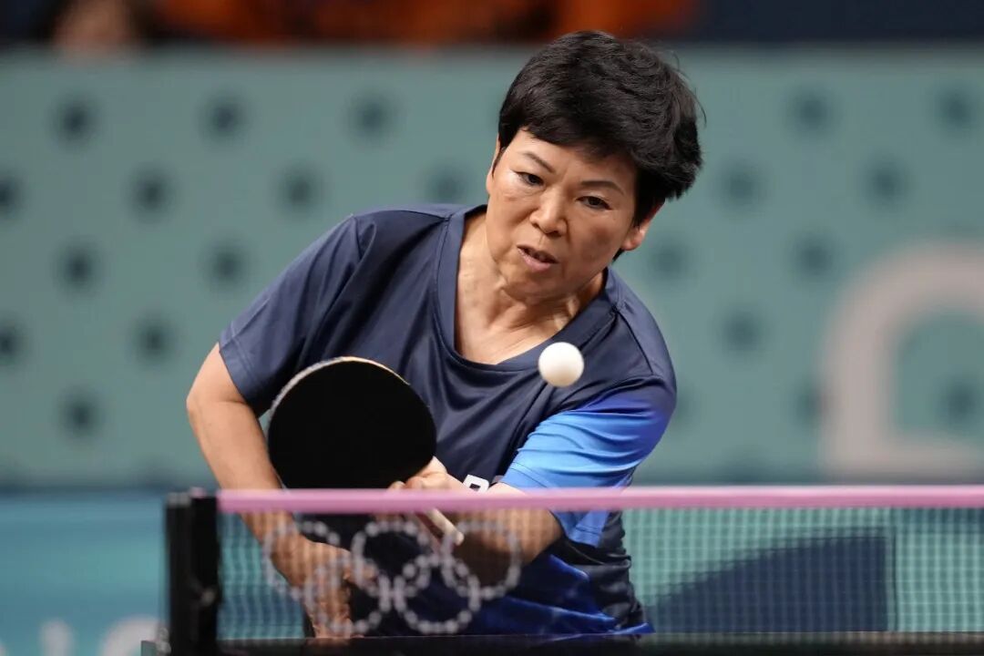 63岁“乒乓奶奶”倪夏莲挑战平板支撑卡点：双手掌支撑，单手掌支撑，肘部支撑等动作轮 ...