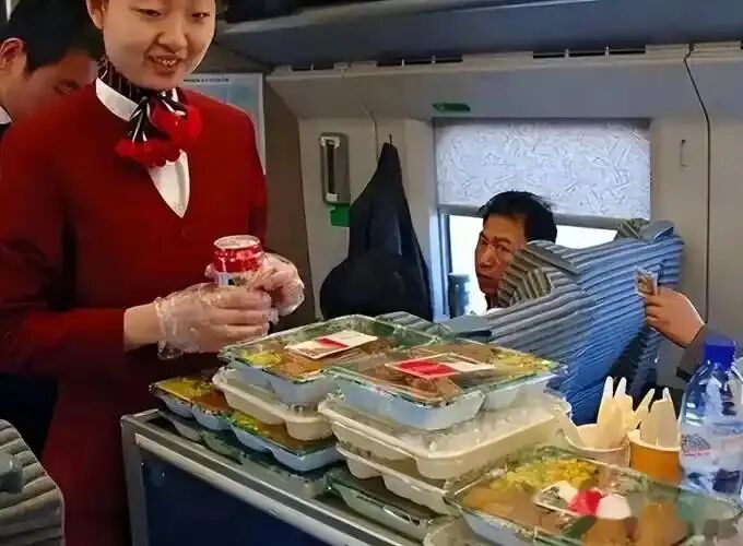 有专家说出实话：火车有上千名乘客，为什么几十份盒饭也卖不掉？ ... ...