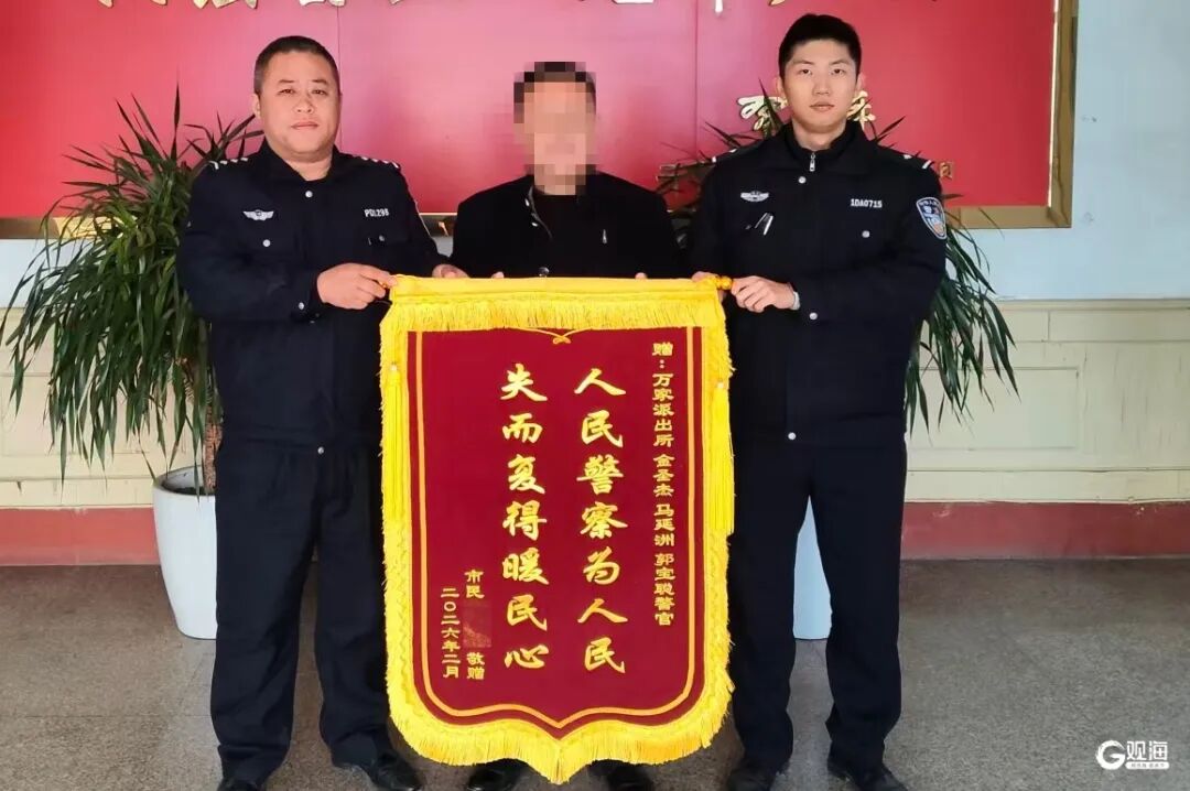 男子大扫除将旧冰箱卖了，母亲却说里面有金银首饰、现金、玉器挂件，“我把家底卖了！ ...