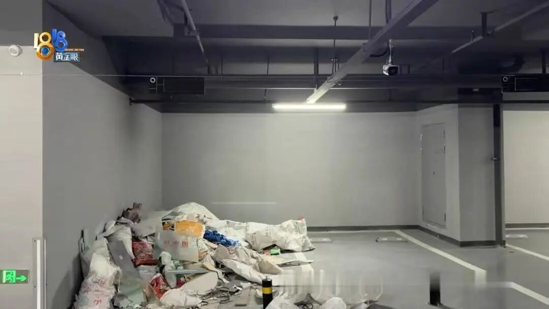 浙江一女子的小米SU7多次被扎破轮胎，她在地下车库发现了很多碎铁片、碎石和钉子，女  ...