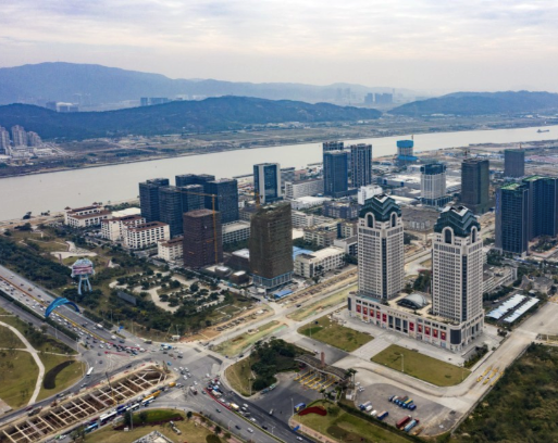 珠海楼市又开始给没买房的惊喜了！近日，我们从平台的二手房成交了解到，珠海保税区的富力优派广场，41平的1房1厅户型成交单价已经跌到5353/㎡成交了，这你受得了吗？据阿甘生了解到，富力优派广场早在2018年的价格  ...