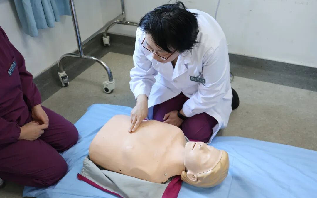 “心肺复苏模型97%以上都是男性”，被贻误的女性心肺复苏