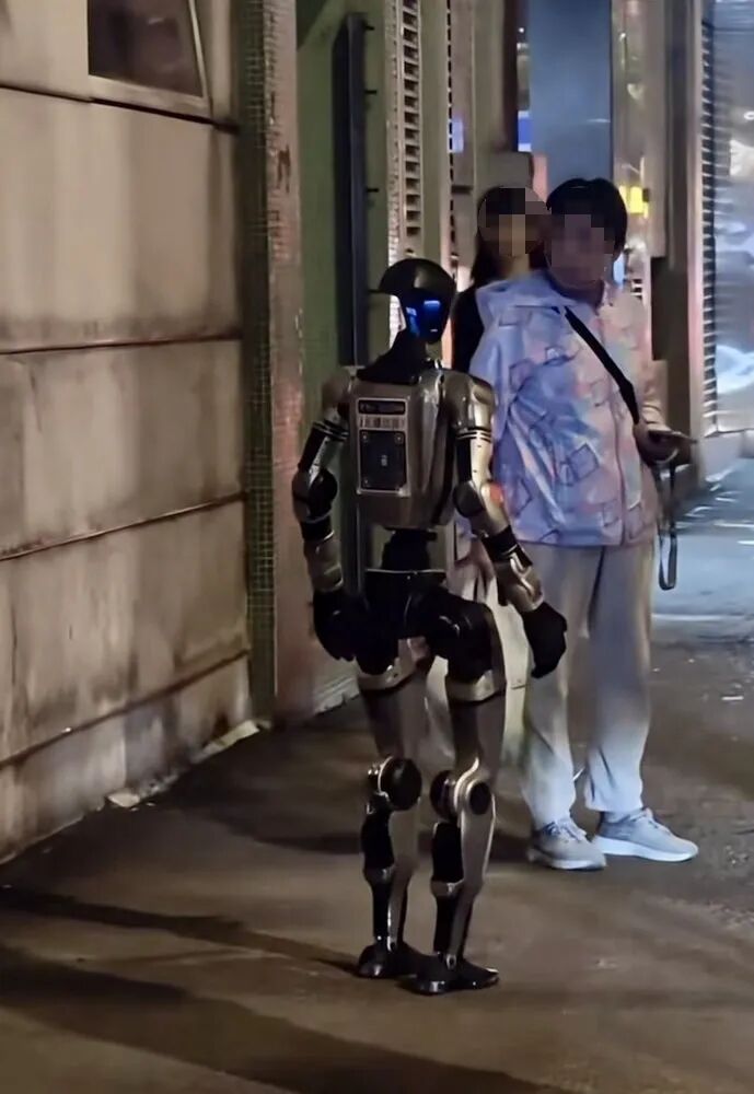 澳门近日发生一宗教育宣传机器人意外惊吓路人事件受惊吓长者送往医院检查有长者日前在街头疑被机器人惊吓本澳近日发生一宗教育宣传机器人意外惊吓路人事件。一名女长者使用电话期间，突然发现后方有机器人而受到惊吓 ...