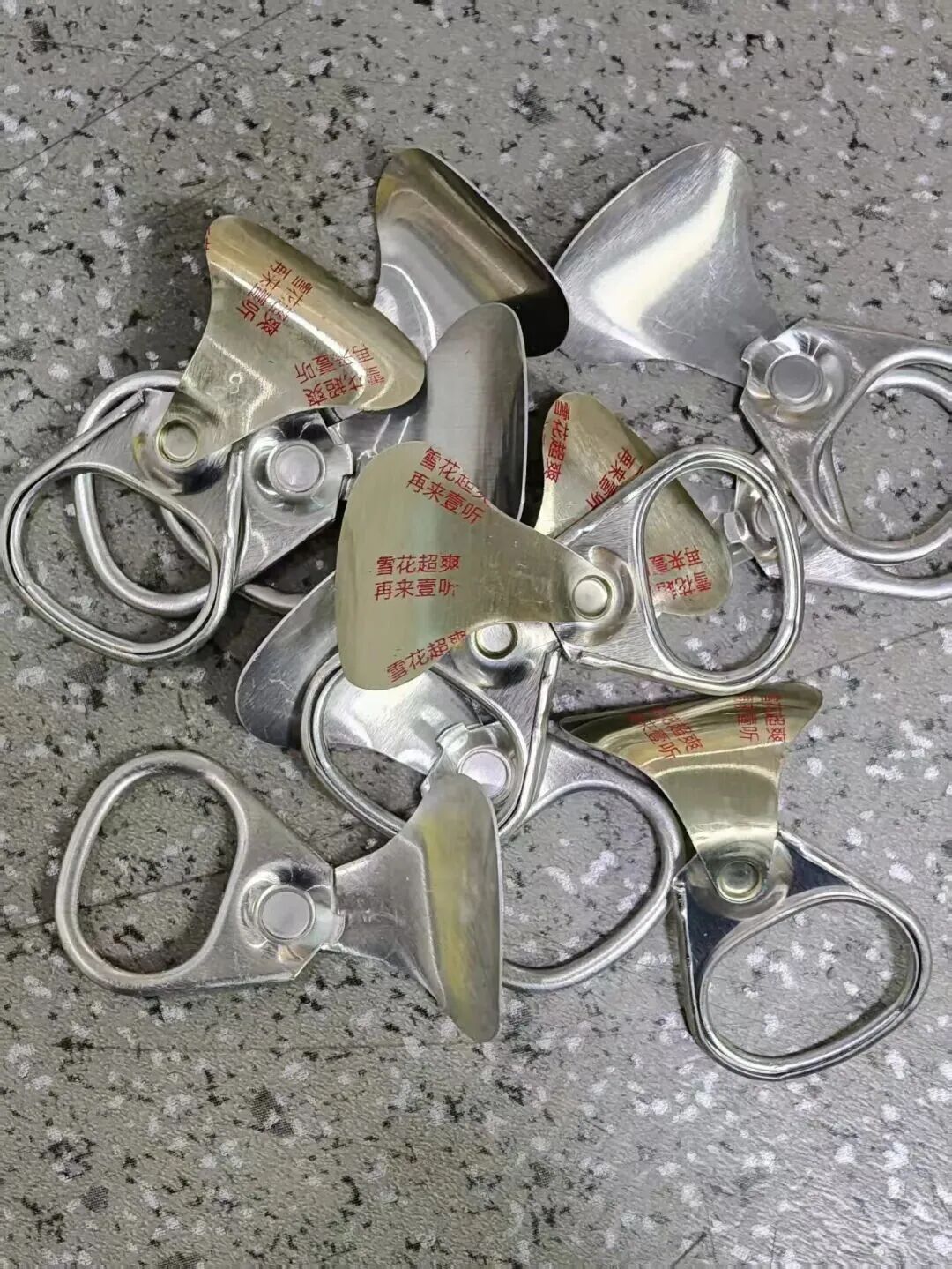 百分百“再来一瓶”？男子自制中奖拉环，持续半年每天兑换十余箱啤酒，警方：已采取刑 ...