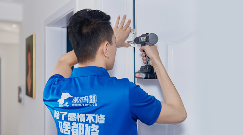 被央视点名整改一年后，啄木鸟平台乱象依旧！消费者称通马桶10分钟被收448元；平台每  ...