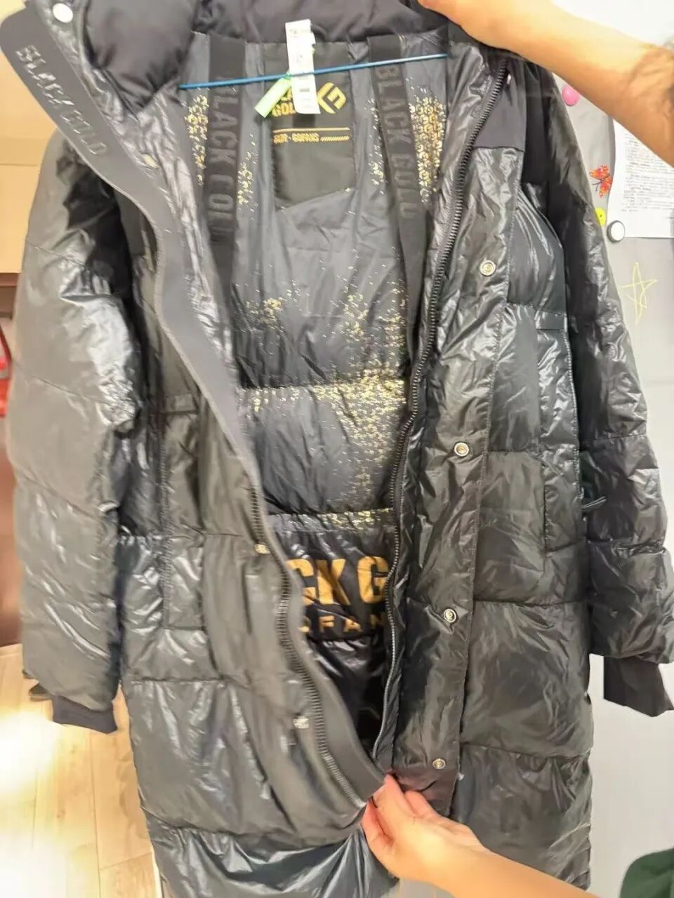 网友反映京东洗衣致2322元衣物损坏，只愿赔付115元，律师：平台可按照衣物折旧率赔付  ...