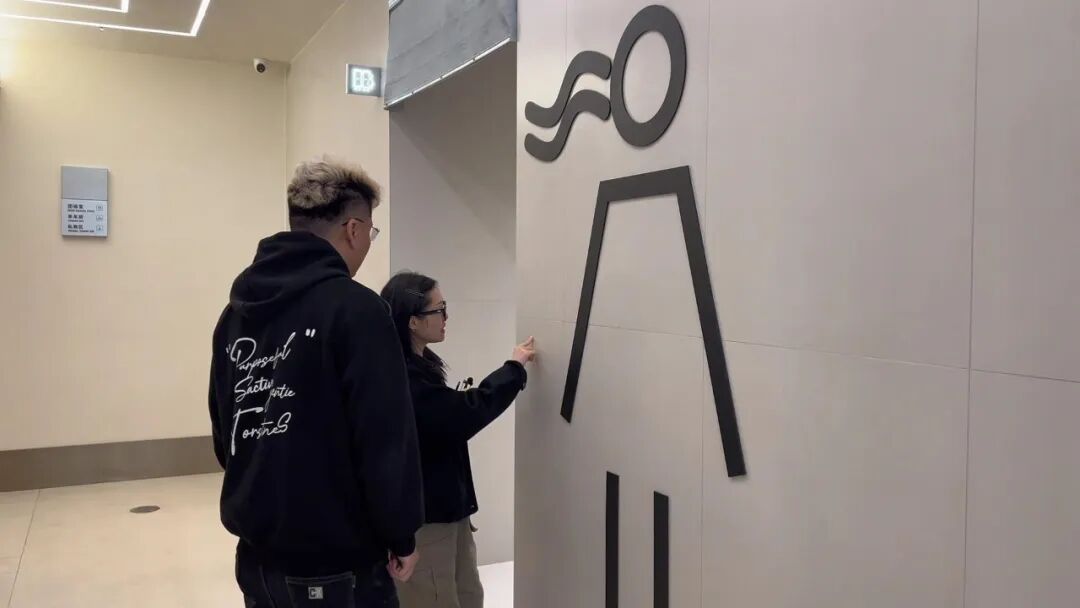 女子称健身房洗完澡被男维修工看光，气得吃不下睡不着，被诊断“急性应激障碍”，健身 ...