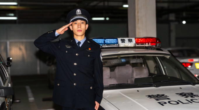 “住手，我是公安大学的”