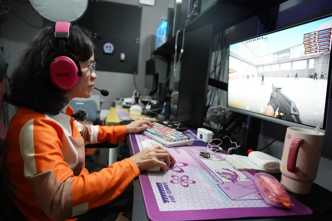 54岁“入坑”！“梅州枪奶”迷上CSGO，枪法精湛被质疑“开挂”，网友：仿佛看见我老了 ...