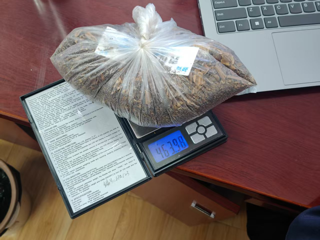 老中医离世，留下一袋“特殊药材”，儿子赶紧送到派出所