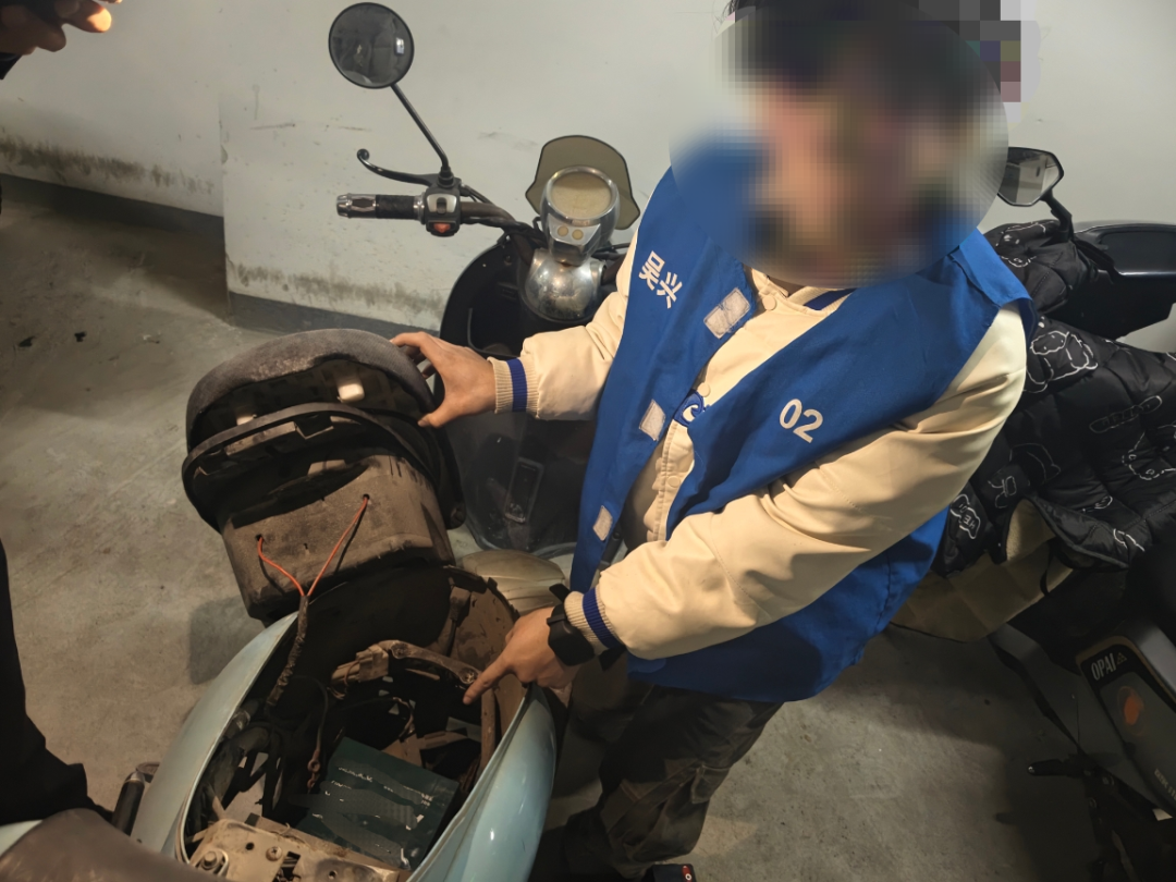 浙江一男子因恋爱开销大偷电瓶养女友，第一次得手后非法获利1000元，尝到甜头后接连作 ...