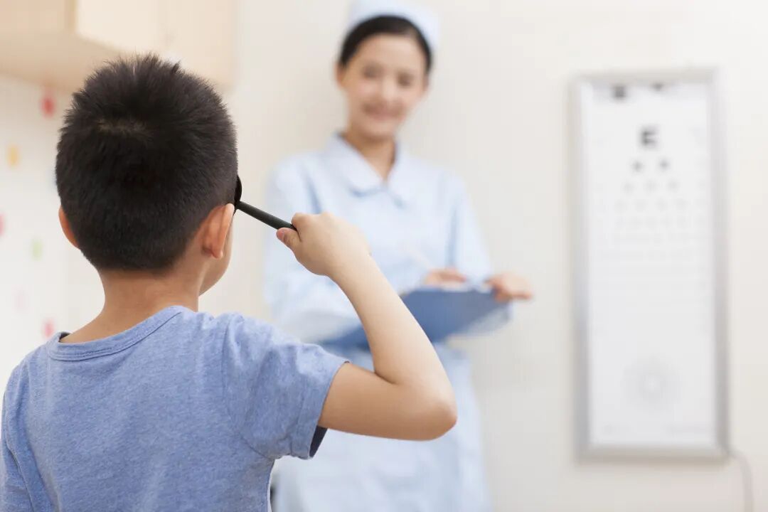 “蛔虫”钻眼，4岁男童视网膜脱离！杭城医生：近期接诊3例，这种隐患很多人有 ... ...