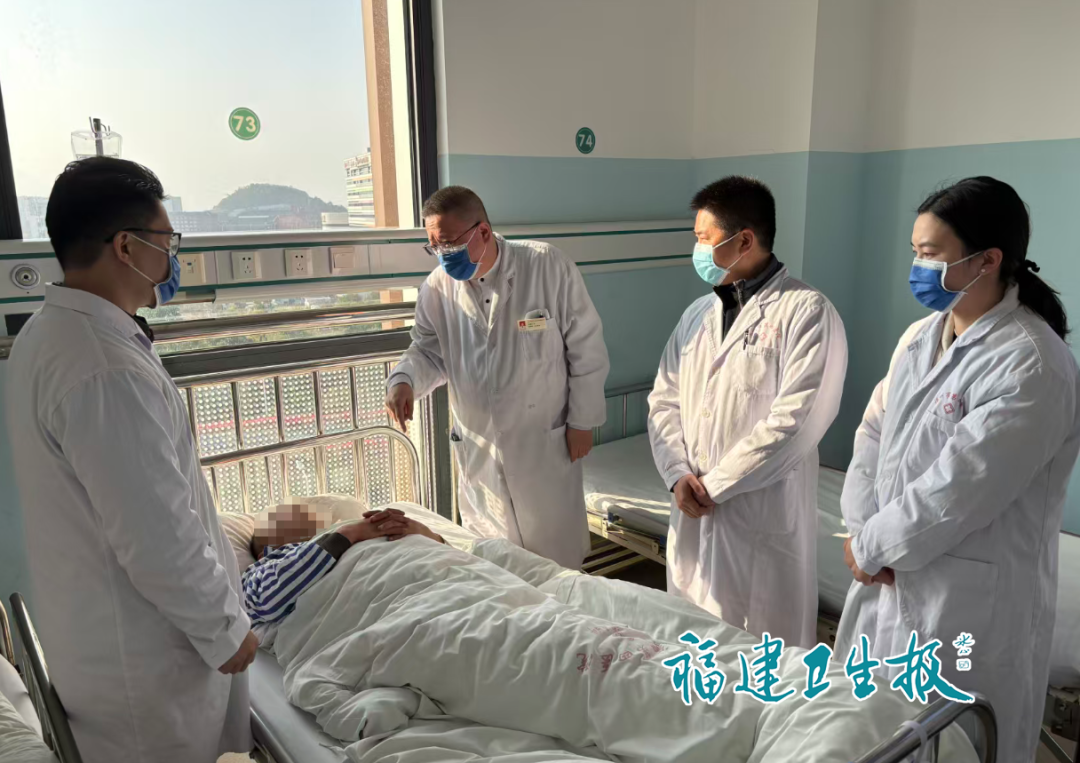 18岁男大学生一周挥霍5万元买名牌，认为有神秘力量暗示自己能完成重大发明，到医院一  ...