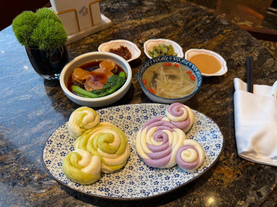 迪士尼上新70元“包子套餐”，网友怒了：离谱！