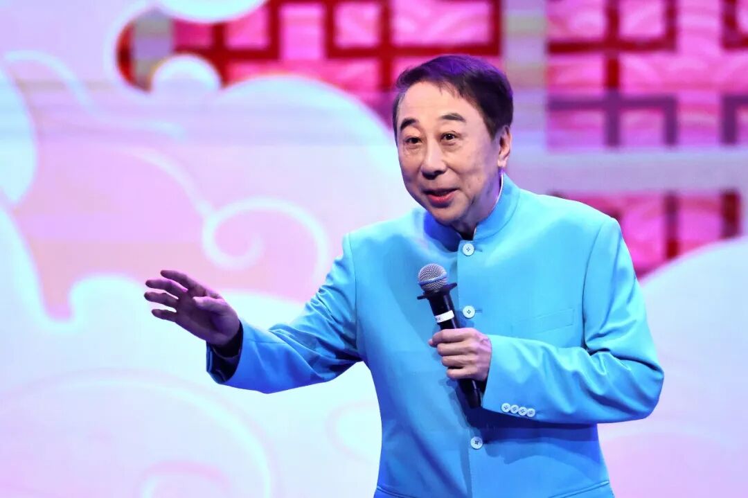 冯巩在人民日报撰文：AI能模仿“套路”，但复制不了“灵感”和“风格”，未来的喜剧创 ...