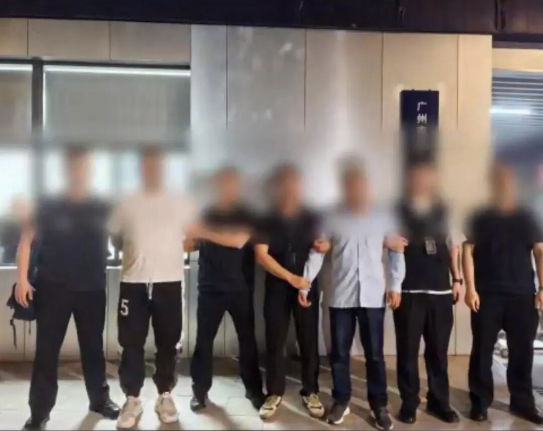 3月27日，南都N视频记者从广州交警获悉，近日，两车在路面发生碰撞，广州交警抓获2名涉嫌碰瓷犯罪嫌疑人，并依法刑事拘留。此外，2月份以来，广州警方已打掉5个涉车“碰瓷”犯罪团伙，刑事拘留73人。广州交警抓获涉  ...