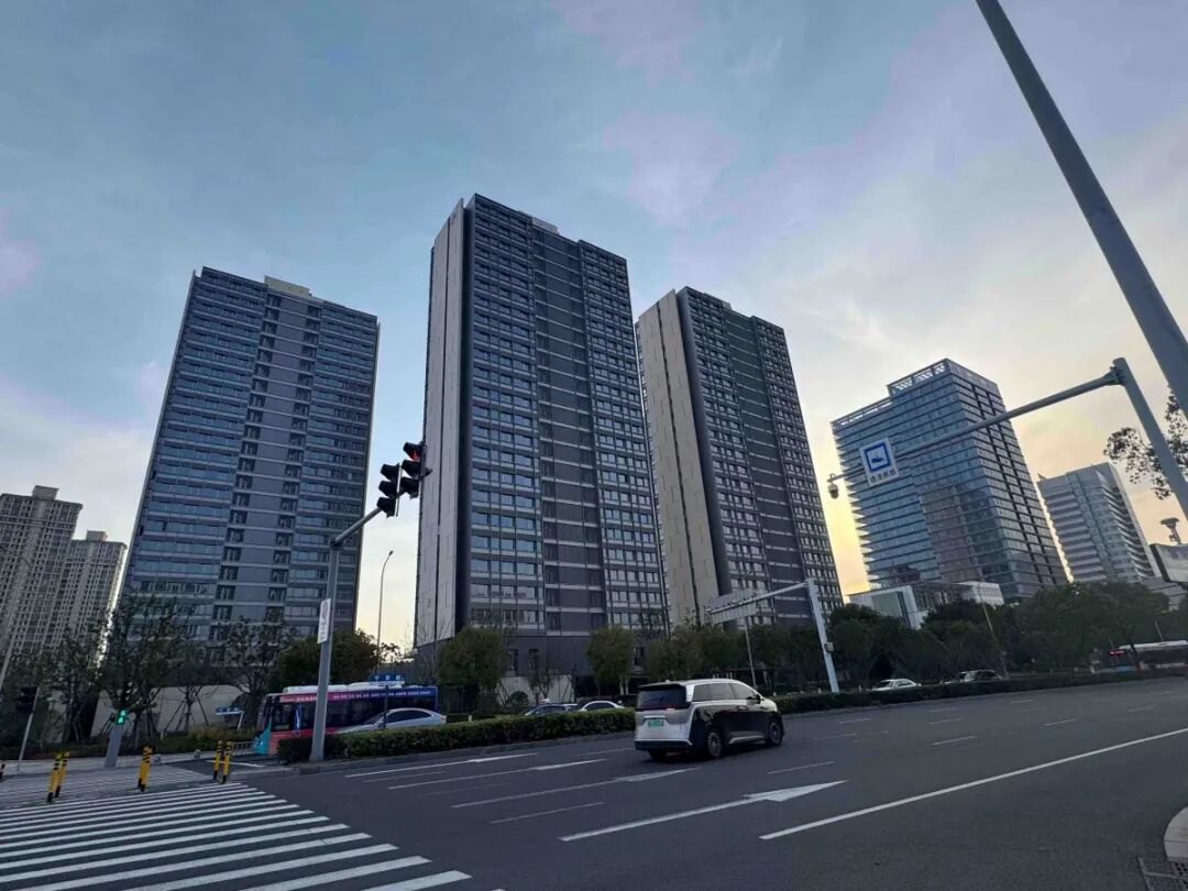 “宁波人本身不缺房子，再次购买的动力不足，所以在这样的背景下，通过这种精准的以旧换新，激活了本地改善需求。”记者｜包晶晶编辑｜黄博文 陈梦妤图源｜宁波住建全文约1900字▼“这一批次已经是饱和中的饱和了！  ...