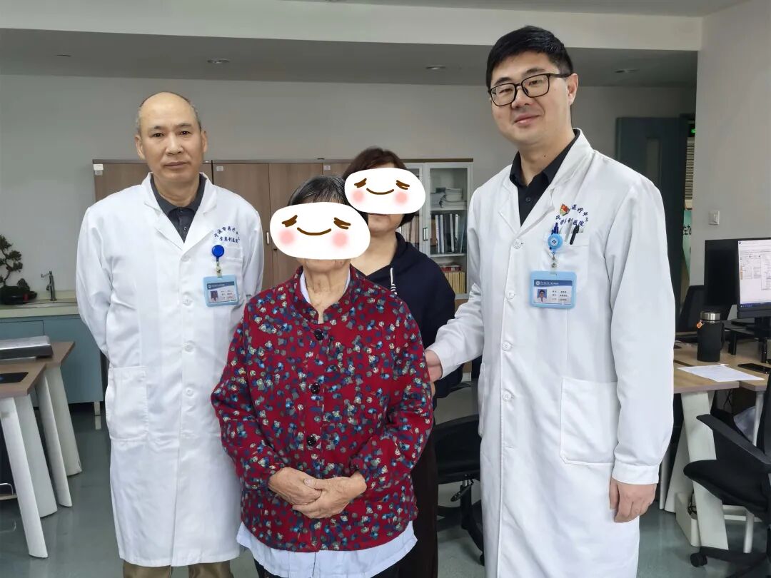 浙江82岁老奶奶肚子大得像个孕妇，医生一查，马上手术，切出直径31厘米的巨大肿瘤！家 ...