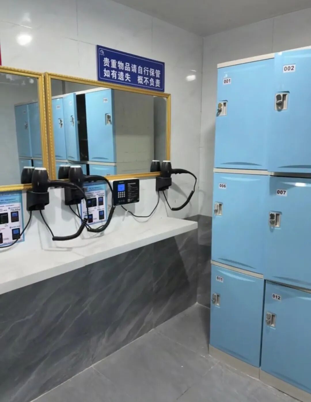 河南一高校启用新浴室，每升热水计费0.045元，有学生称洗澡10分钟计费3元至7元，校方  ...