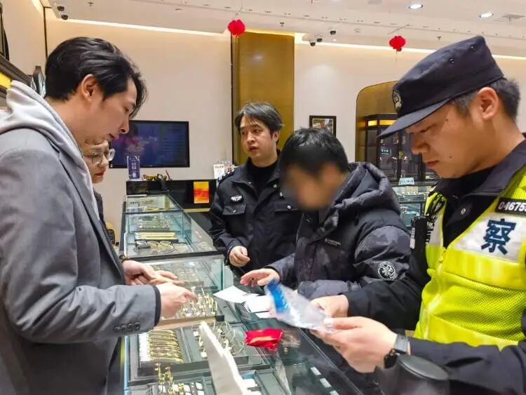 910克黄金已打包，就差最后一步……民警紧急“拦下”