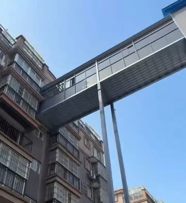 小区楼栋加装电梯只到1个楼层！这家住户有实力？真相出人意料，网友：是个省钱思路 .. ...