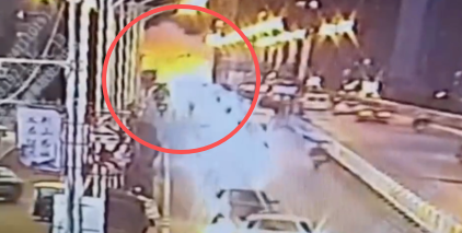 “电鸡”路上突然爆燃，后座女子被全身烧伤，罪魁祸首竟是...... ... ... ... ... ...