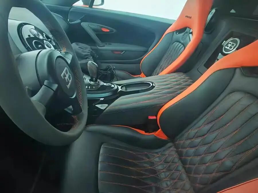 一辆布加迪威航跑车以1305万元被拍走，法院曾强调无法上牌、不得上路，辅拍机构：买家 ...