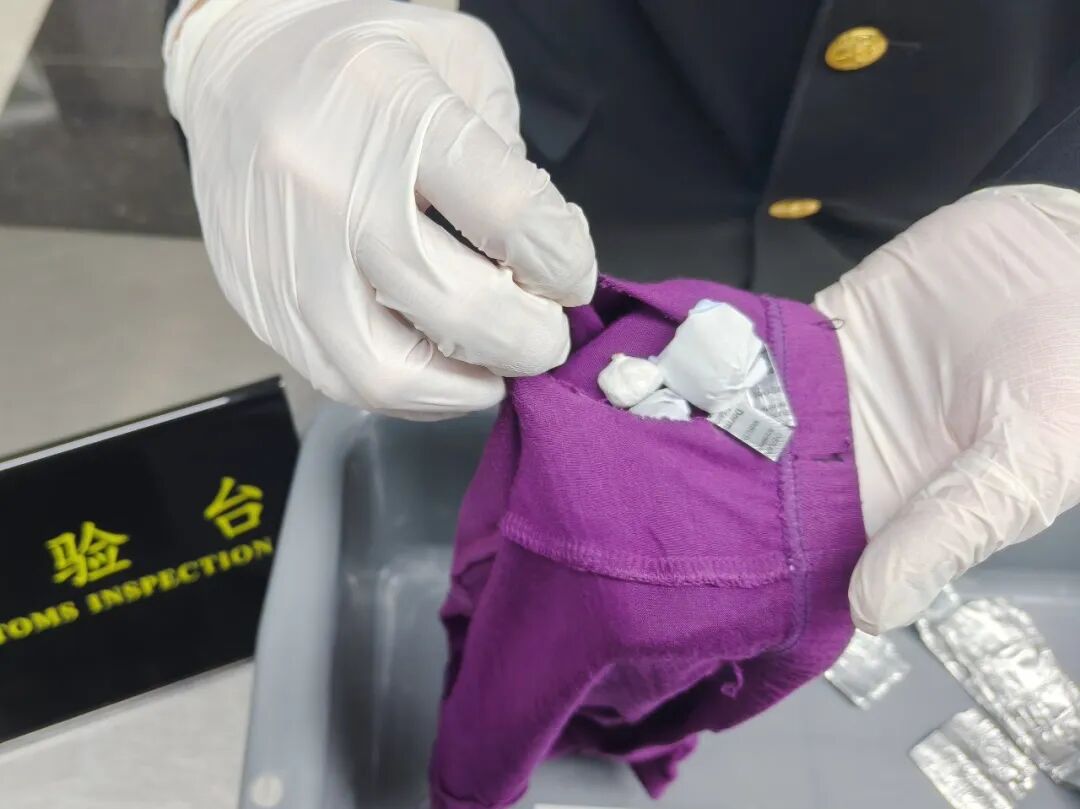 贴身紫色内裤里，竟藏着毒！一男子入境深圳时被查