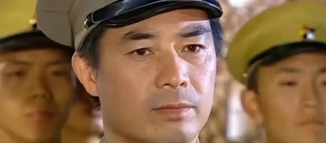 网友扫墓看到《情深深雨濛濛》“李副官”扮演者曹秋根 ...