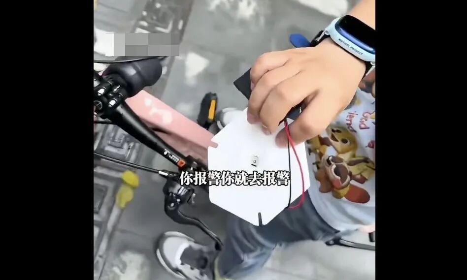 广东一女子自行车被同小区男孩骑走，男孩母亲称“不算偷，你就这么一点格局？” ... ...