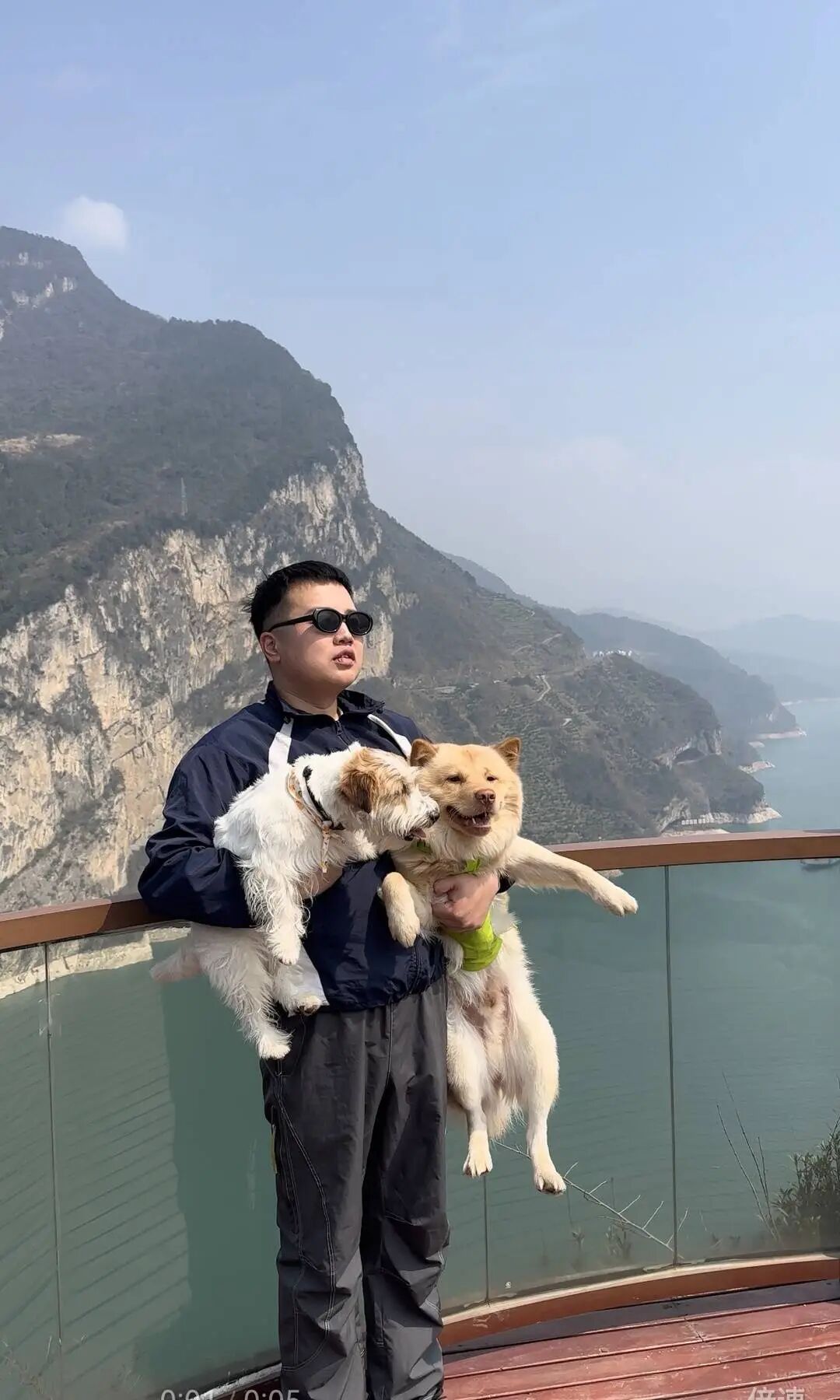 横看成岭侧成“狗”！湖北这座“小狗山”火出圈，网友争相打卡 ... ...