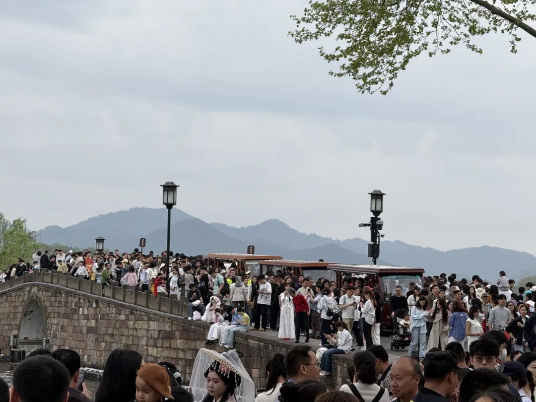 太火爆！大学生一天猛赚1800多元：节假日收入直接翻倍